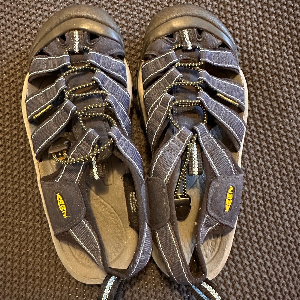 Keen Black Athletic Shoes with Quick-Adjust Lacing